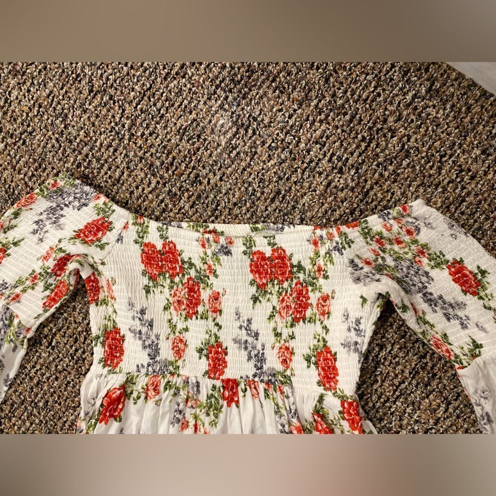 Torrid Scrunchie/floral/ditzy /flirty off shoulder flare sleeves top - Picture 7 of 9